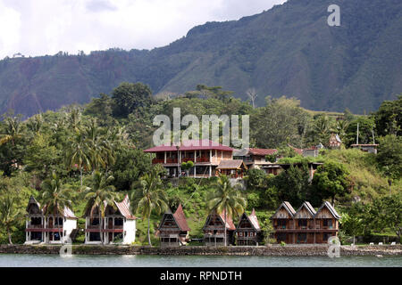 Lakeside Holiday Unterkunft in traditionellen Batak Stil, Insel Samosir, Lake Toba, Sumatra Stockfoto