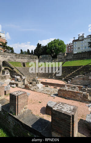 Triest. Italien. Reste des römischen Amphitheaters. Teatro Romano. Stockfoto