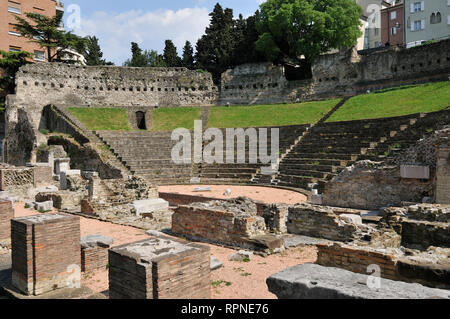 Triest. Italien. Reste des römischen Amphitheaters. Teatro Romano. Stockfoto