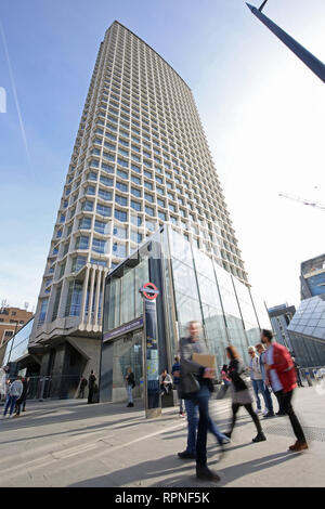 Londons ikonischen, 1960er Jahre Centrepoint Tower auf der Tottenham Court Road. Von Richard Siefert konzipiert. Jetzt von den Büros in Luxus Apartments umgewandelt. Stockfoto