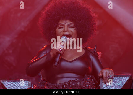 Brasilianische Sängerin Elza Soares führt bei ihrem Konzert in Primavera Sound Porto 2017 Stockfoto