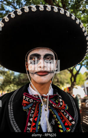 CHARRO. Studenten feierten ein Fest der Catrinas und der Tag der Toten Altäre heute Morgen. Catrinas, Charros Mexicanos. Stockfoto