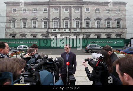 Sinn Fein Brexit Sprecher David Cullinane während einer Pressekonferenz zu geben die partyÕs Antwort der Regierung auf die Veröffentlichung der Rückzug des Vereinigten Königreichs aus der Europäischen Union (Bestimmungen) Bill 2019 in Leinster House in Dublin zu aktualisieren. Stockfoto