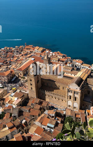 Cefalu Dom von oben, arabisch-normannischen Architektur in Sizilien gesehen. Italien Stockfoto