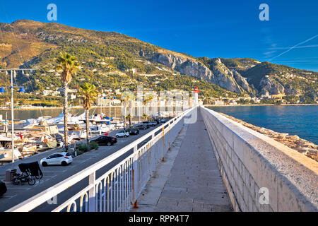 Bunte Cote d Azur Stadt Menton Strand und Architektur, Grenze od Frankreich und Italien, Alpes-Maritimes Abteilung im Süden Frankreichs Stockfoto