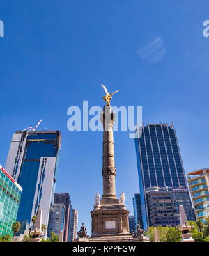 Mexiko City, Mexiko-22 April 2018: Angel of Independence Monument, ein Sieg Spalte auf einem Kreisverkehr an der Paseo de la Reforma in Downtown Mexico City. Stockfoto