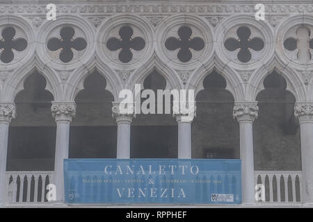 Venedig, Italien. 22. Feb 2019. Eine allgemeine Ansicht der Doge Palast während der Presse Vorschau auf die Ausstellung Canaletto und Venedig. Canaletto und Venedig ist eine Ausstellung, die Fondazione Musei Civici di Venezia wird ab Februar 23 bis Juni 9st, 2019 am Dogenpalast Host. Stefano Mazzola/Erwachen/Alamy Live News Credit: Erwachen/Alamy leben Nachrichten Stockfoto