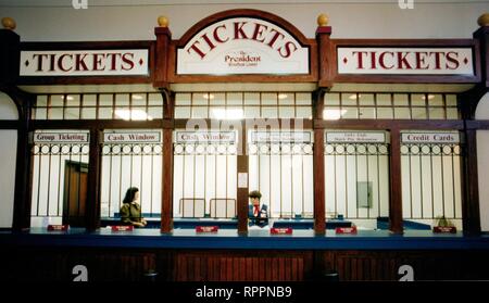 Oktober 20, 2012, Davenport, Iowa, USA - Der Präsident Riverboat Casino. Foto Freitag, August 20, 1993. (Bild: © Viererkabel-stadt setzt Zeit Archiv/Viererkabel - Zeiten über ZUMA Draht) Stockfoto