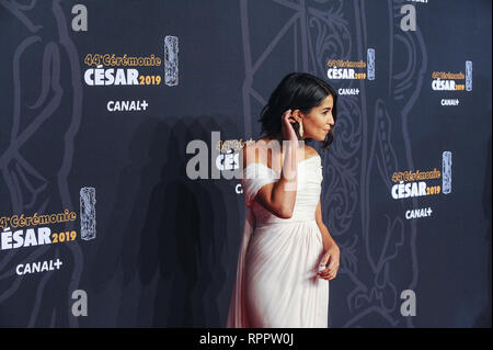 Paris, Frankreich. 22 Feb, 2019. Leila Behckti auf dem roten Teppich während der Cesar Film Awards 2019 in der Salle Pleyel in Paris, Frankreich. Credit: Thierry Le Fouille/SOPA Images/ZUMA Draht/Alamy leben Nachrichten Stockfoto