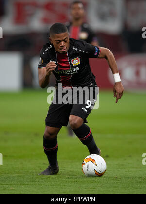 Leverkusen, Deutschland. 21 Feb, 2019. Fußball: Europa League, Bayer Leverkusen - FK Krasnodar, die K.o.-Runde, Zwischenrunde, 2 Beine. Der Leverkusener Leon Bailey spielt den Ball. Credit: Marius Becker/dpa/Alamy leben Nachrichten Stockfoto