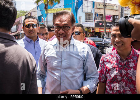 Kuala Lumpur, Malaysia. 23 Feb, 2019. Special guest Dato Seri Anwar Ibrahim ein Chinesisches Neues Jahr open house Feier am glücklichen Garten, Bangsar in Kuala Lumpur, Malaysia teilnehmen. Credit: Danny Chan/Alamy Leben Nachrichten. Stockfoto