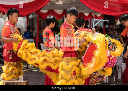 Kuala Lumpur, Malaysia. 23 Feb, 2019. Special guest Dato Seri Anwar Ibrahim ein Chinesisches Neues Jahr open house Feier am glücklichen Garten, Bangsar in Kuala Lumpur, Malaysia teilnehmen. Credit: Danny Chan/Alamy Leben Nachrichten. Stockfoto