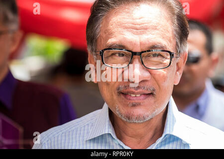 Kuala Lumpur, Malaysia. 23 Feb, 2019. Special guest Dato Seri Anwar Ibrahim ein Chinesisches Neues Jahr open house Feier am glücklichen Garten, Bangsar in Kuala Lumpur, Malaysia teilnehmen. Credit: Danny Chan/Alamy Leben Nachrichten. Stockfoto