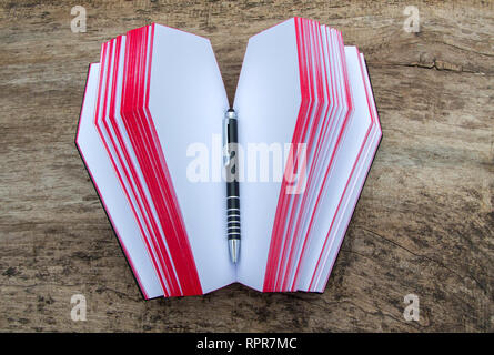 Leder Buch in der Form des Sarges, mit Ankh, alten ägyptischen Symbol des Lebens. Stockfoto