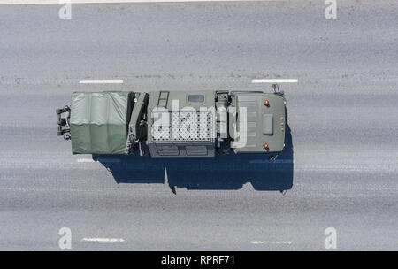 Moskau, den 9. Mai 2018. REM-KL basierend auf Ural -5323, kehrt aus dem Roten Platz nach dem Sieg Parade, Ansicht von oben. Stockfoto