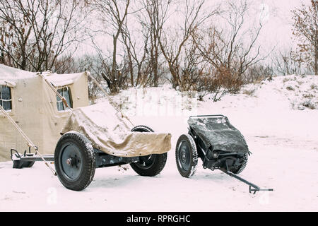 Deutsche militärische Munition. Deutsche Anti-tank Gun, feuerte eine 3,7 cm Kaliber Shell und Infanterie Warenkorb oder Handwagen Infanteriekarren, wenn 8 Der Weltkrieg WW Stockfoto