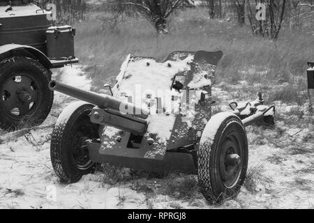 Russisch-Sowjetischen 45mm Anti-tank Gun. Es war die wichtigste Anti-tank Weapon Artillerie Einheiten der Roten Armee im Zweiten Weltkrieg WW II. Stockfoto