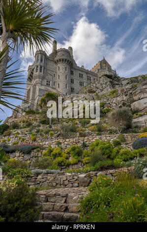 Schloss und Gärten auf St. Michael's Mount in Cornwall, England, Vereinigtes Königreich Stockfoto