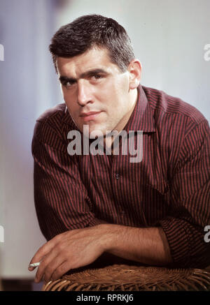 Der deutsche Wis Mario Adorf, Studioaufnahme Ca. 1957. Deutsche Schauspieler, die in der Schweiz geborene, Mario Adorf. Studio immer noch, 1957. Stockfoto