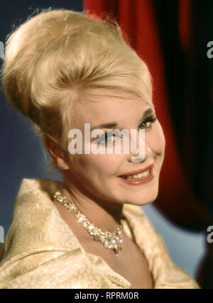 AUF WIEDERSEHEN BRD 1961 Harald Philipp Elke Sommer als Suzy Dalton in der Filmkomödie: 'Auf Wiedersehen', 1961. Stockfoto