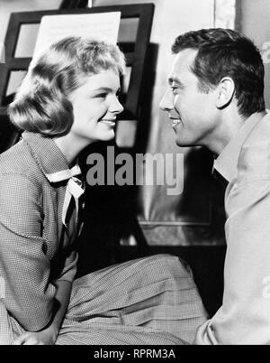 SABINE UND STERBEN 100 MÄNNER D 1960 Wilhelm Thiele SABINE SINJEN, Dietmar Schönherr in 'Sabine und sterben 100 Männer', 1960. Stockfoto