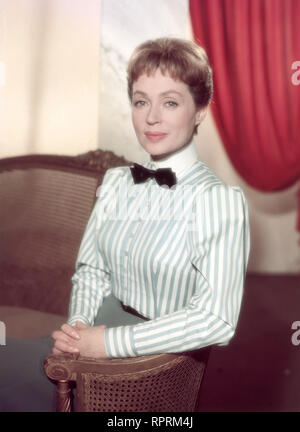 MÄDCHEN IN UNIFORM/BRD 1958 / Geza von Radvanyi/Lilli Palmer als Elisabeth von Bernburg in 'Mädchen in Uniform', 1958. Studioportrait. A. Grimm Stockfoto