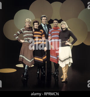 DER GROSSE PREIS WIM THOELKE mit den Assistentinnen MARIANNE PRILL, SILVIA BRETSCHNEIDER, JANITA KÜHNL, BEATE HOPF, Sendung vom 14.12.1976 Stockfoto