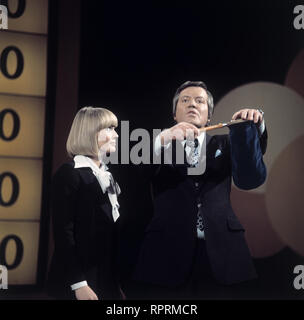 DER GROSSE PREIS WIM THOELKE mit Assistentin BEATE HOPF, Sendung vom 20.1.1977 Stockfoto