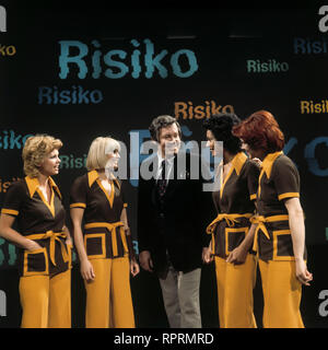 DER GROSSE PREIS WIM THOELKE mit-Assistentinnen MARIANNE PRILL, BEATE HOPF, JANITA KÜHNL, SILVIA BRETSCHNEIDER, Sendung vom 13.11.1974 Stockfoto