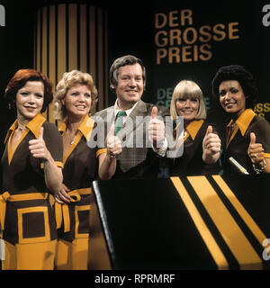 DER GROSSE PREIS WIM THOELKE mit-Assistentinnen SILVIA BRETSCHNEIDER, MARIANNE PRILL, BEATE HOPF, JANITA KÜHNL, Sendung vom 3.10.1974 Stockfoto