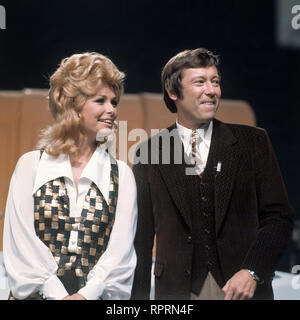 WÜNSCH DIR WAS VIVI BACH und Dietmar Schönherr in der familienshow "Wünsch dir was", 1970. Stockfoto