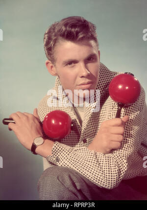 PETER KRAUS, Rock'n'Roll-Sänger, mit Maracas/Rumba-Kugeln, 50er Jahre. Portrait, Musik, Sänger, Musiker, Rock'n'Roll, 50er Stockfoto