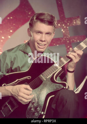 PETER KRAUS, Rock'n'Roll-Sänger, mit Gitarre, 50er Jahre. Kpa/GrimmPortrait, Musik, Sänger, Musiker, Rock'n'Roll, 50er Stockfoto