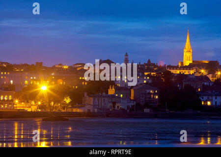 Strandpromenade, Seebrücke, Ebbe, Parade, Kirche, Berge, Meer, Sand, Ryde, Isle of Wight, England, Großbritannien Stockfoto