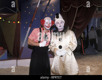 FAUST/Jagd in Mephisto D 1994/Michael Mackenroth Um einen Erpresser zu fassen, Schleußt sich Faust in einen Zirkus ein. Szene: Faust (Heiner Lauterbach, als Weisser Clown) mit Clown Zwipf (VOLKER LECHTENBRINK). EM/Überschrift: Faust/D 1994 Stockfoto