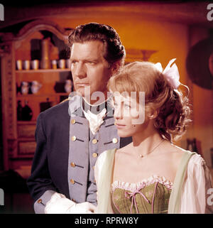 HELDINNEN/Deutschland 1960/Dietrich Haugk PAUL HUBSCHMID (Major von tellheim), MARIANNE KOCH (Minna von Barnhelm) in der Komödie: "Heldinnen", 1960. 35734/#/Überschrift: HELDINNEN/Deutschland 1960 Stockfoto