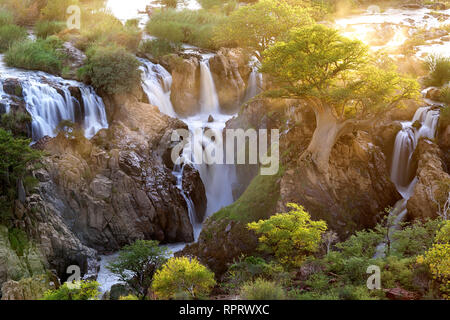 Epupa Falls bei Sonnenaufgang, Kunene Region, Namibia Stockfoto