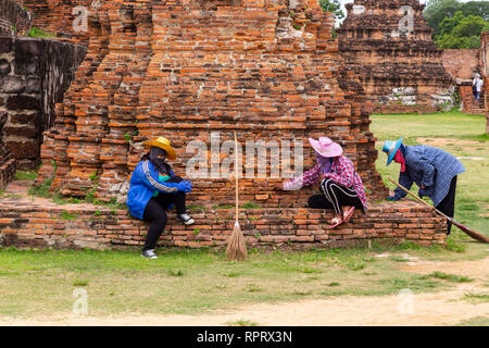 Die Arbeiter von Ayutthaya sehr bedeckt, die Sonne zu vermeiden. Die Stadt wurde 1350 von König U-Thong gegründet und machte es zur Hauptstadt seines Königreiches, oft referre Stockfoto