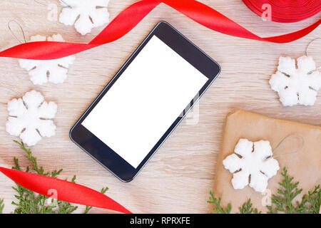 Weihnachts-Dekoration mit dem Mobiltelefon Stockfoto