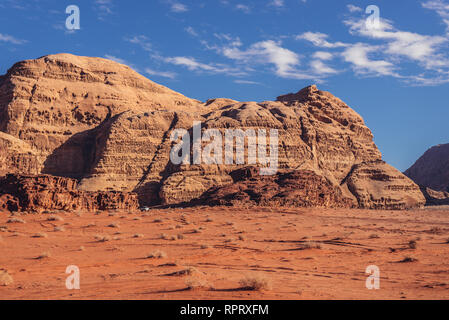 Landschaft von Wadi Rum Tal auch genannt Tal des Mondes in Jordanien Stockfoto