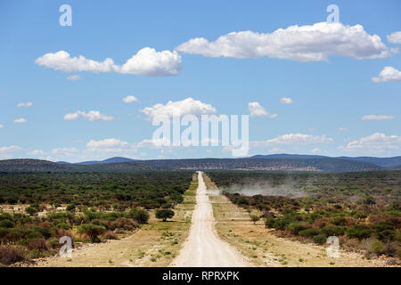 Schotterstraße nördlichen Namibia Stockfoto