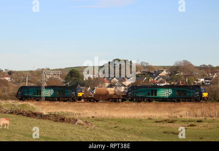 Nukleare Kolben Zug auf West Coast Main Line an hest Bank mit zwei Klasse 68 UKLight diesel-elektrische Lokomotiven in Direct Rail Services livery. Stockfoto