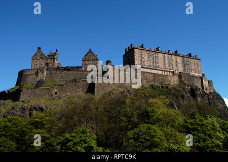 Tourismus: Edinburgh Castle Blick von Princes Street Gardens, Edimburgo, Edinburgh, Schottland, Vereinigtes Königreich Stockfoto