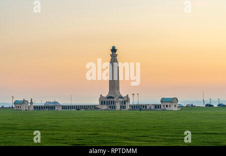 Portsmouth Naval Memorial in der Dämmerung in Southsea Common in Soythhsea, Portsmouth, England, Großbritannien Stockfoto