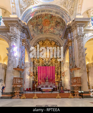 Sevilla, Spanien - 13. Januar 2019: Hauptaltar der Kirche El Salvador in Sevilla, Andalusien, Spanien Stockfoto