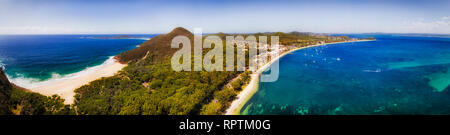 Antenne Panorama über TOmaree Berg von Zenith Strand entfernte Nelson Bay in Port Stephens Bereich von Australien an der Pazifikküste. Stockfoto