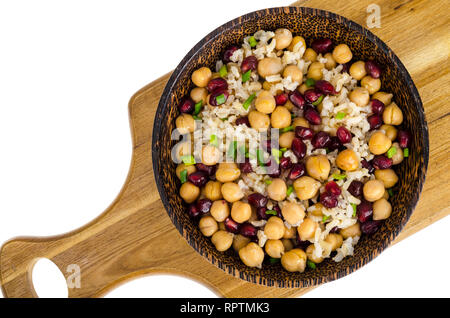 Vegetarisches Gericht mit Kichererbsen, Reis, Granatapfel. Studio Foto Stockfoto