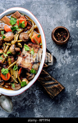 Kochen Eintopf Fleisch in Burgund oder Beef Bourguignon. Französische Küche Stockfoto