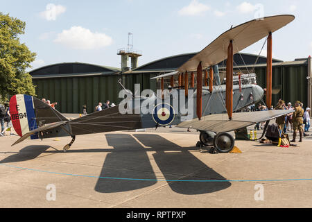 De Havilland DH-9E-2426 biplane im Static Display am IWM Duxford Flying Legends Airshow Stockfoto