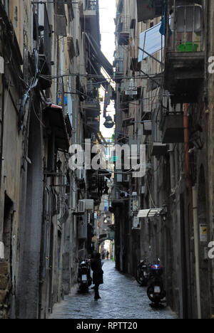 Neapel, Italien Via dei Maiorani. Es ist ein charakteristisches Vicolo (Englisch: Gasse) im histotic in der Mitte der Stadt. Stockfoto